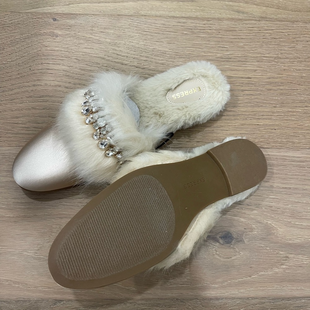Express Metallic Slippers with Fur and Embellishments - Picture 4 of 8